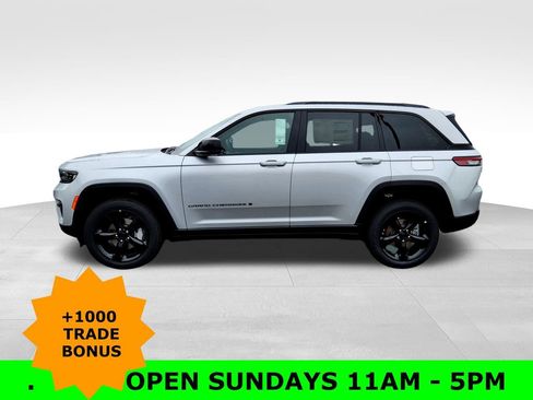 New 2025 Jeep Grand Cherokee Limited w/ Black Appearance Package image 4