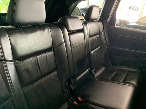 Used 2012 Jeep Grand Cherokee Laredo AWD/4WD image 13
