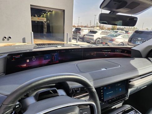 Used 2025 Lincoln Navigator Reserve image 10