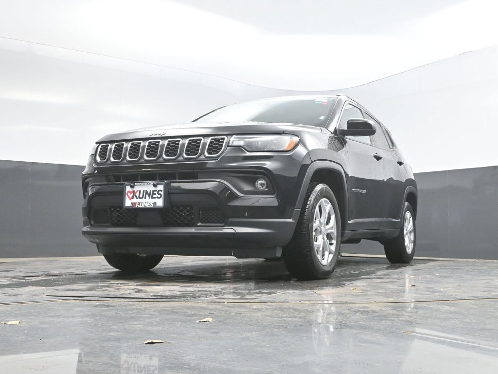 Used 2024 Jeep Compass Latitude AWD/4WD image 34
