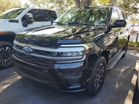 Used 2023 Ford Expedition XLT RWD image 2