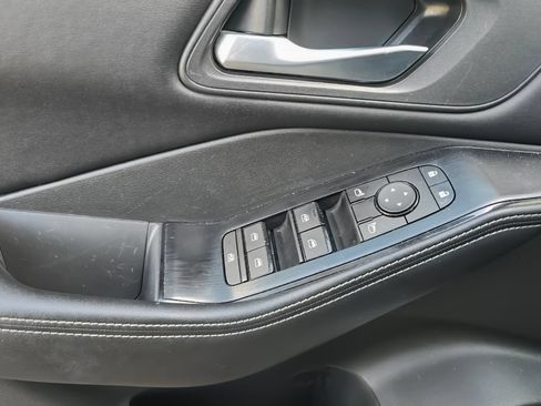 Used 2025 Nissan Rogue SV FWD image 7