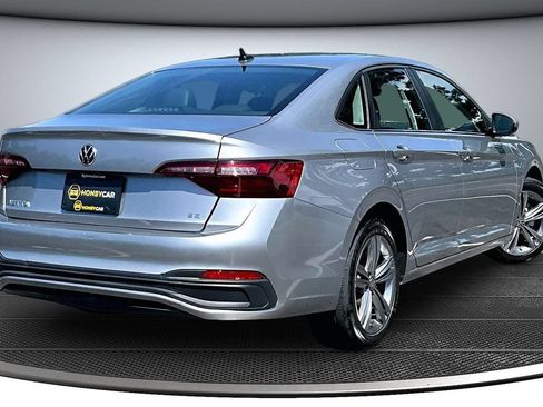 Used 2024 Volkswagen Jetta SE FWD image 6