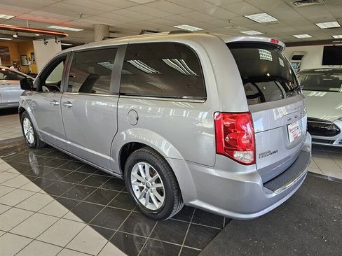 Used 2019 Dodge Grand Caravan SXT image 8