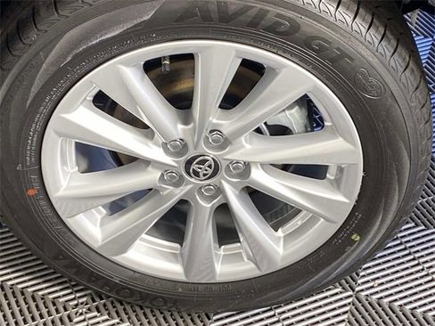 Used 2025 Toyota Corolla LE image 27