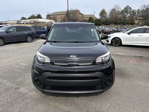 Used 2018 Kia Soul Base image 2