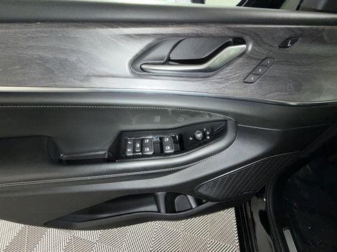 Used 2023 Jeep Grand Cherokee Overland w/ Luxury Tech Group IV image 15