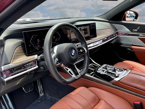 Used 2023 BMW 740i w/ Parking Assistance Package RWD image 17