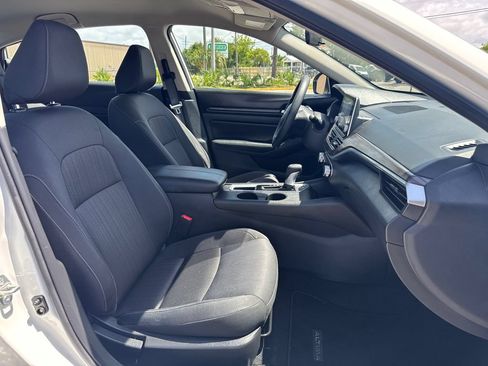 Used 2025 Nissan Altima 2.5 SV FWD image 18