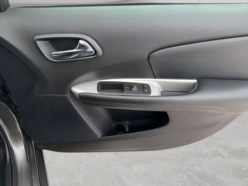 Used 2020 Dodge Journey SE w/ SE Popular Equipment Group image 10