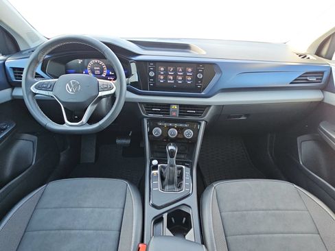 Used 2023 Volkswagen Taos SE w/ Panoramic Sunroof Package FWD image 9