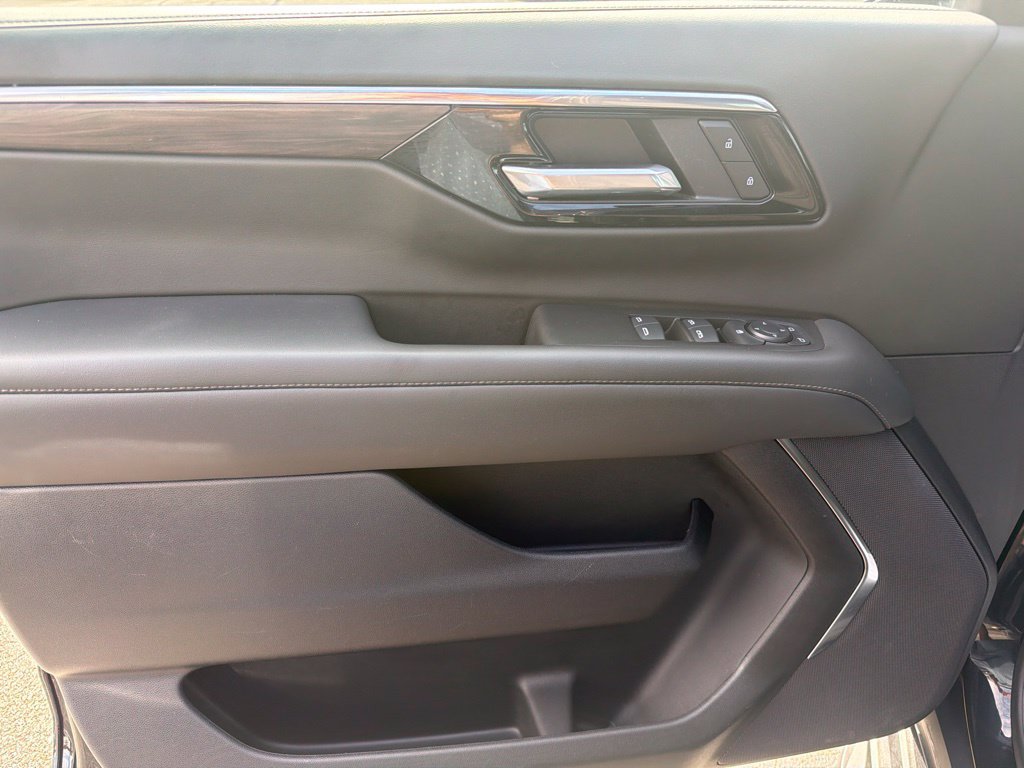 Used 2025 Chevrolet Suburban LS AWD/4WD image 12