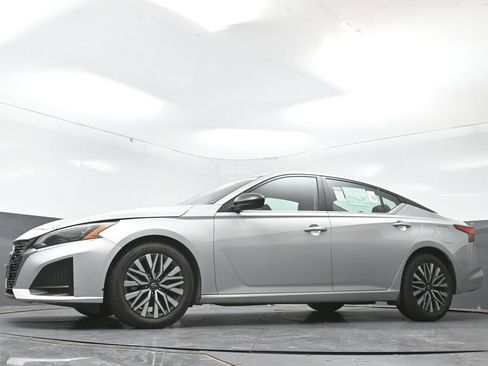 Used 2024 Nissan Altima 2.5 SV FWD image 51