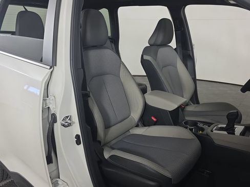 Certified 2025 Subaru Forester Premium AWD/4WD image 29