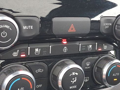 Used 2022 RAM 1500 Laramie AWD/4WD image 48
