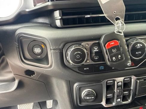 Used 2024 Jeep Wrangler Unlimited Sahara w/ Technology Group AWD/4WD image 42