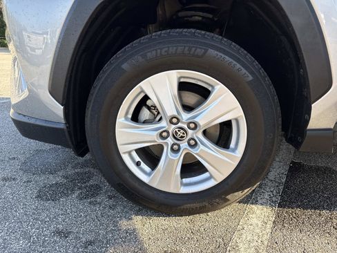 Used 2021 Toyota RAV4 XLE image 32