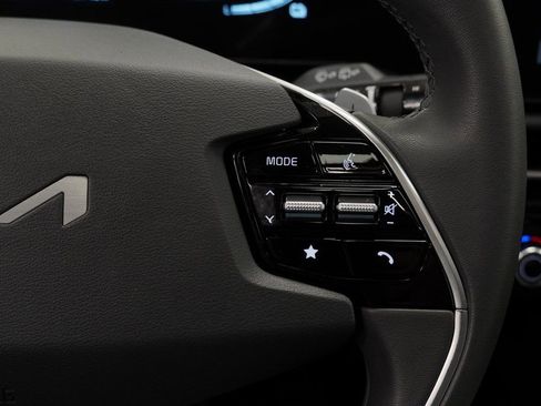 Used 2024 Kia Niro EX Touring image 36