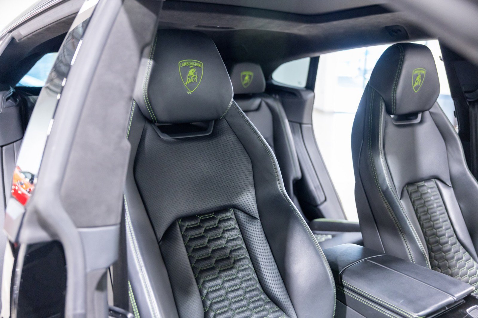 Used 2022 Lamborghini Urus AWD/4WD image 33