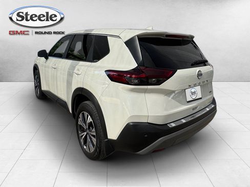 Used 2023 Nissan Rogue SV FWD image 3