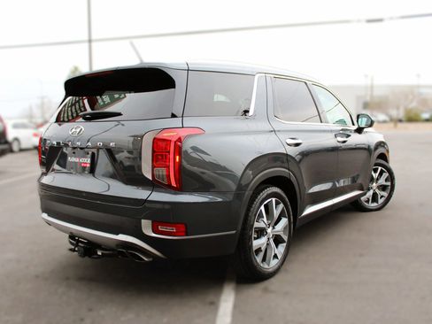 Used 2020 Hyundai Palisade SEL w/ Premium Package image 2