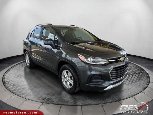 Used 2017 Chevrolet Trax LT w/ LT Convenience Package FWD image 7