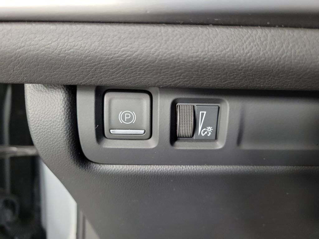 Certified 2025 Cadillac XT4 Premium Luxury FWD image 30