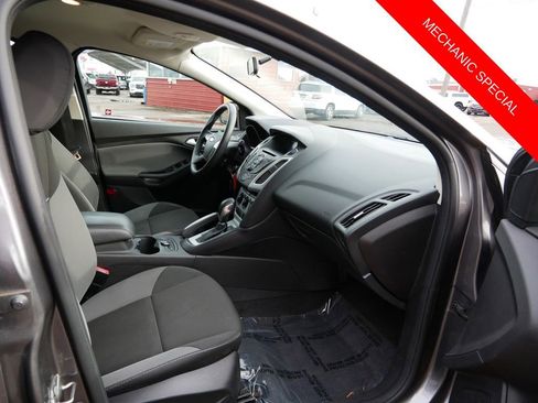 Used 2013 Ford Focus SE w/ SE Winter Pkg image 8