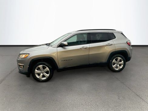 Used 2019 Jeep Compass Latitude w/ Popular Equipment Group FWD image 4