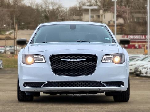 Used 2019 Chrysler 300 Touring w/ Sport Appearance Package image 2