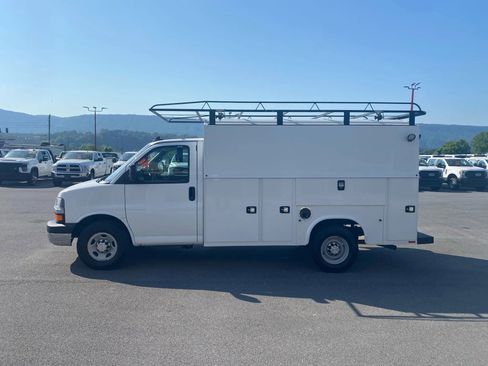 Used 2016 Chevrolet Express 3500 image 5