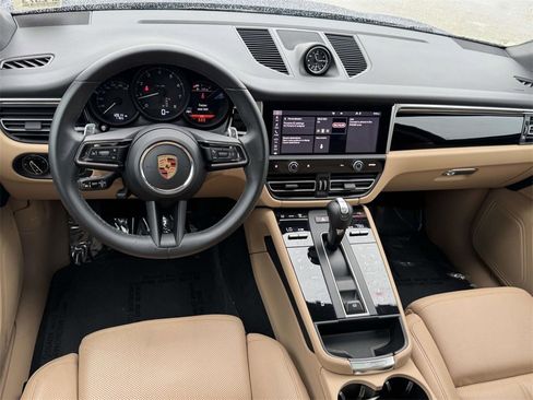 Used 2024 Porsche Macan image 10