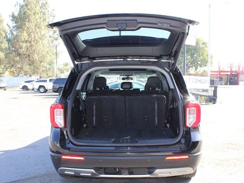 Used 2021 Ford Explorer XLT w/ Equipment Group 202A AWD/4WD image 40