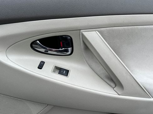 Used 2011 Toyota Camry LE image 18