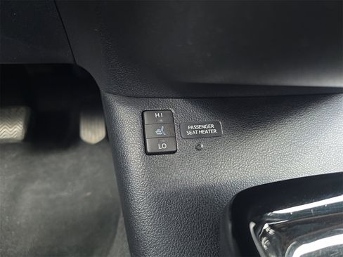 Used 2018 Toyota Prius Prime Plus image 19