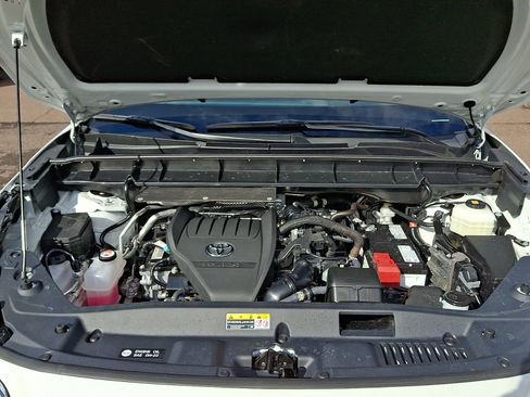 Used 2025 Toyota Highlander XLE image 26