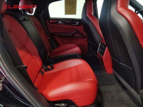 Used 2022 Porsche Cayenne S image 37