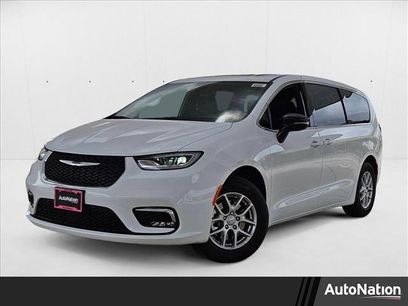 New 2025 Chrysler Pacifica Select