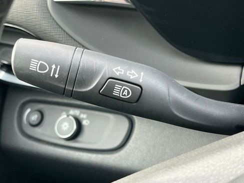 Used 2025 Buick Envista Sport Touring image 37