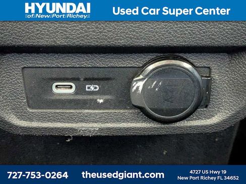 Used 2021 Volkswagen Tiguan SE w/ Panoramic Sunroof Package image 18