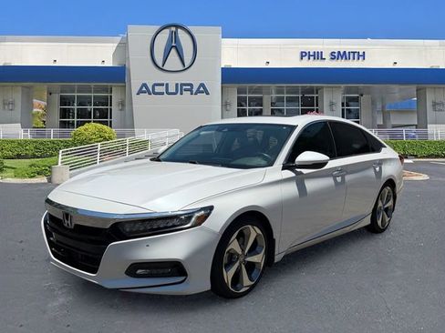 Used 2018 Honda Accord Touring image 3