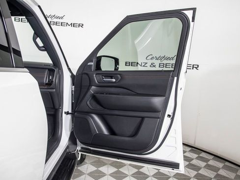Used 2025 Nissan Armada SL RWD image 26