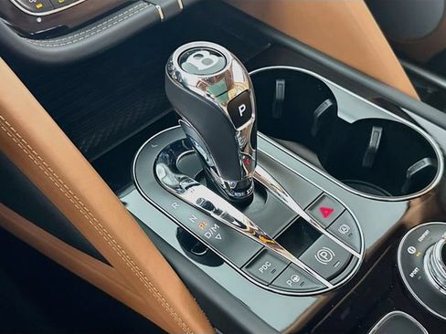 Used 2021 Bentley Bentayga AWD/4WD image 17