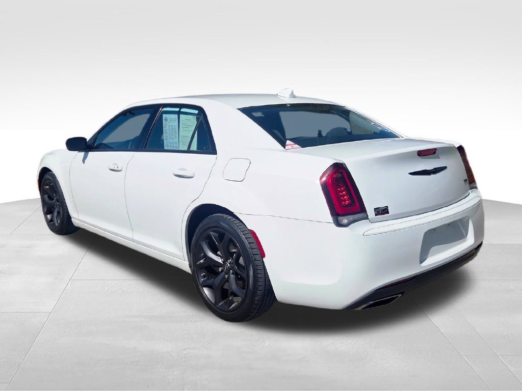 Used 2023 Chrysler 300 Touring w/ Sport Appearance Package RWD image 5