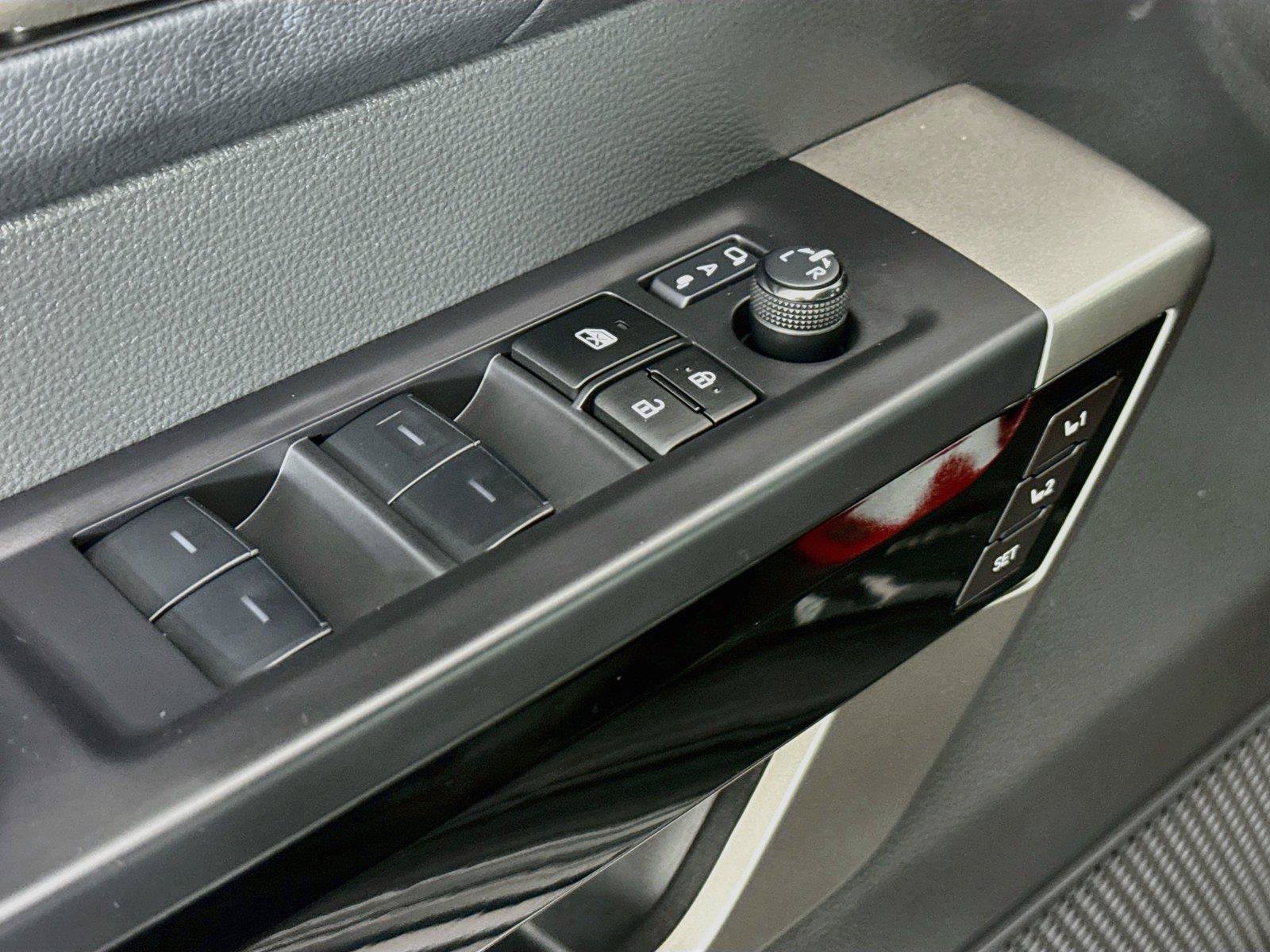 Used 2024 Toyota Tundra Limited AWD/4WD image 30