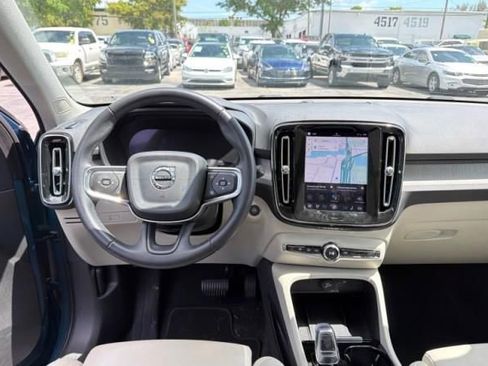 Used 2023 Volvo XC40 B5 Plus w/ Climate Package image 3