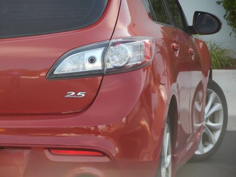 Used 2011 MAZDA MAZDA3 s Grand Touring w/ Tech Pkg FWD image 1