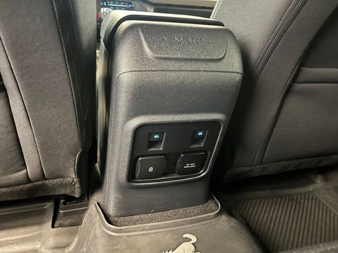 Used 2023 Ford Bronco Wildtrak image 28