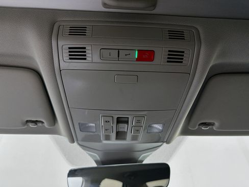 Used 2025 Volkswagen Jetta SE image 18