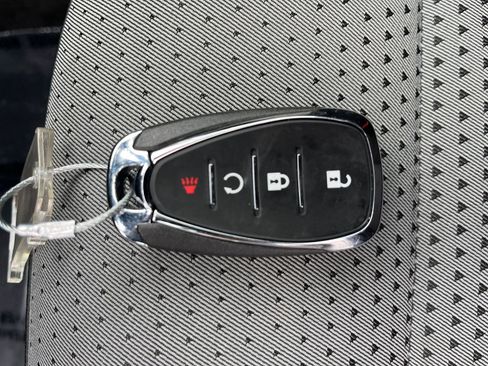 Used 2025 Chevrolet Trax LT image 18